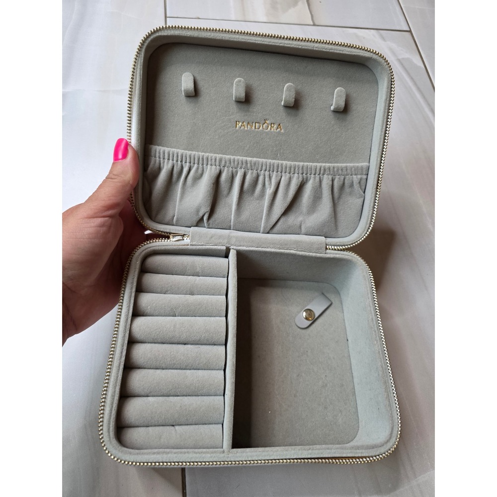 Pandora White Floral Embossed Jewelry Travel Case Zip Box Organizer Grey F1